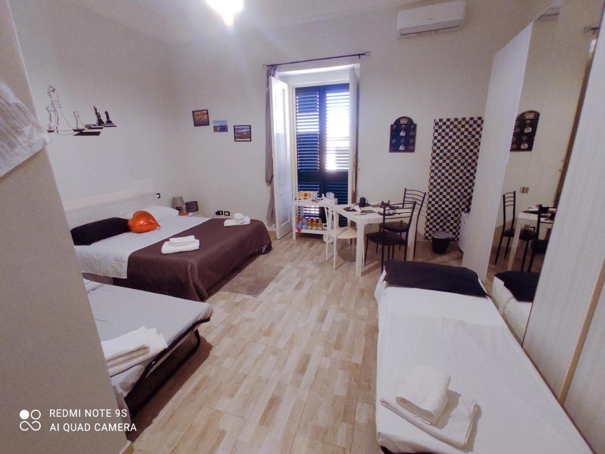 Scacco Matto Holiday House Taranto Bagian luar foto
